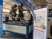 آلة لحام أوتوماتيكية